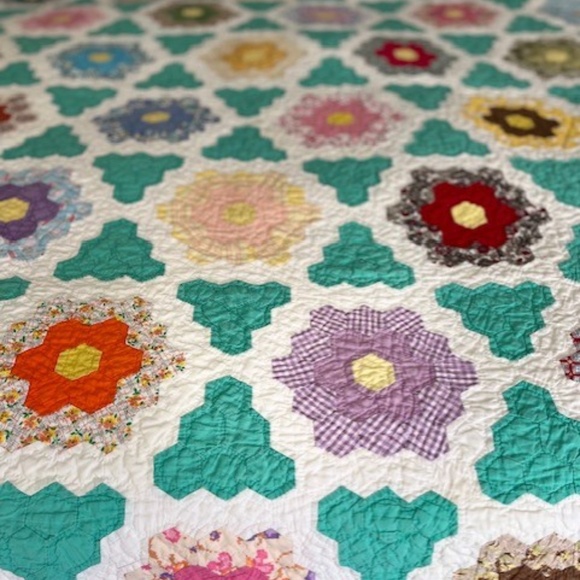 Stunning Mint Vintage Grandmother's Garden Quilt - Picture 7 of 9